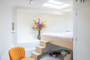 Boat suite - A Unique Houseboat Stay in Amsterdam